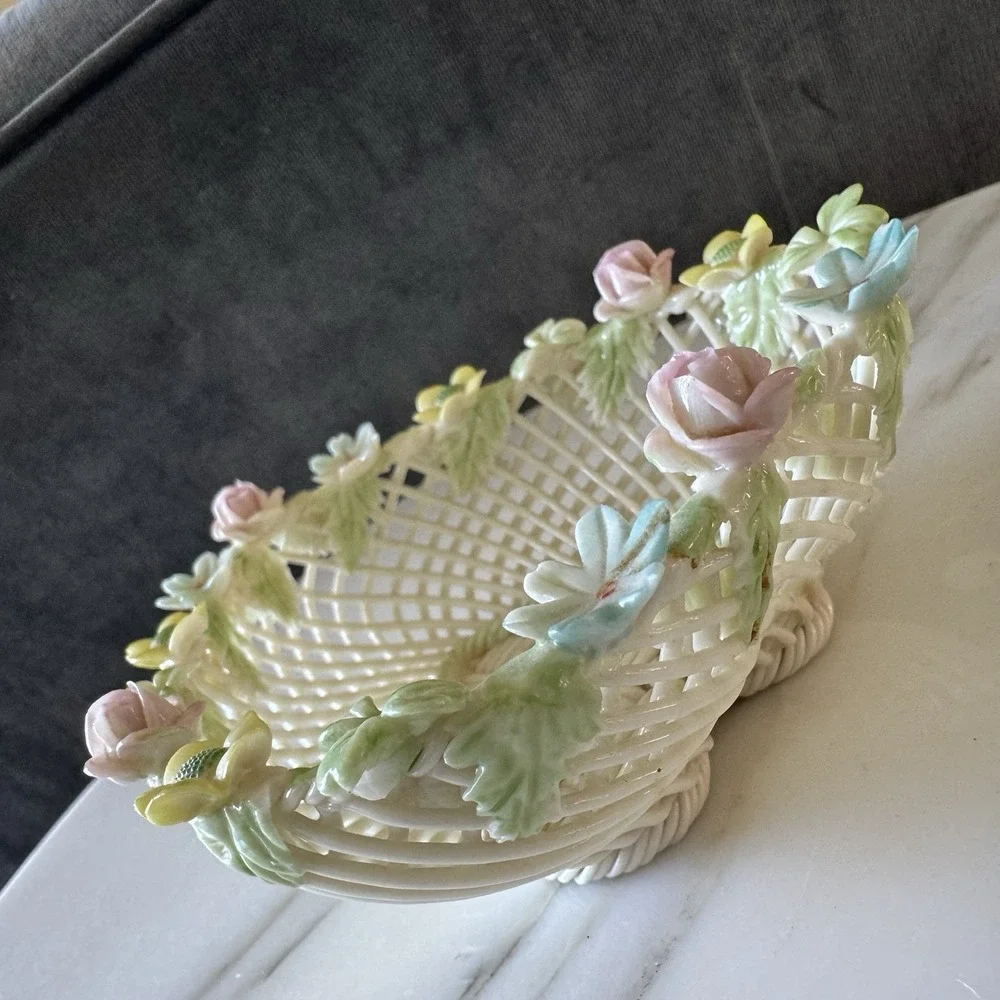 BELLEEK ROSE OF TRALEE WOVEN PORCELAIN HEART BASKET